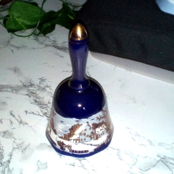 Currier and Ives Winter Scene Themed Collectible Bells/light blue & Royal Blue - Picture 2 of 12